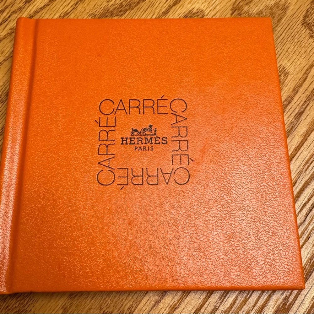 Le Carre Hermes - Express yourself with your Hermes scarf hardcover book